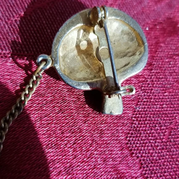 Cute 2-pin Gold Tone and Silver Tone Mushroom Chain Set - Picture 7 of 7